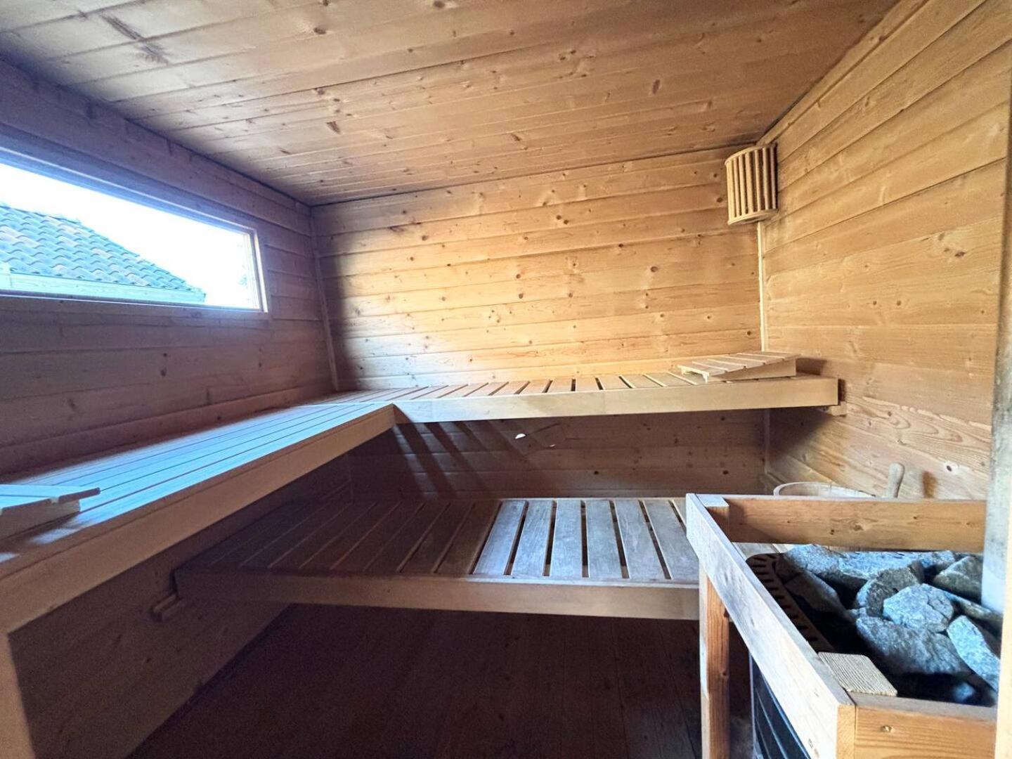 Bed And Breakfast Heerenveen Centrum Met Prive Sauna En Jacuzzi Exterior photo
