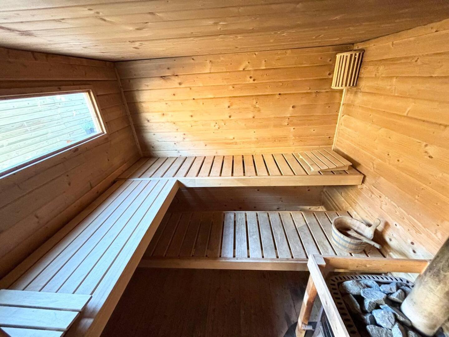 Bed And Breakfast Heerenveen Centrum Met Prive Sauna En Jacuzzi Exterior photo