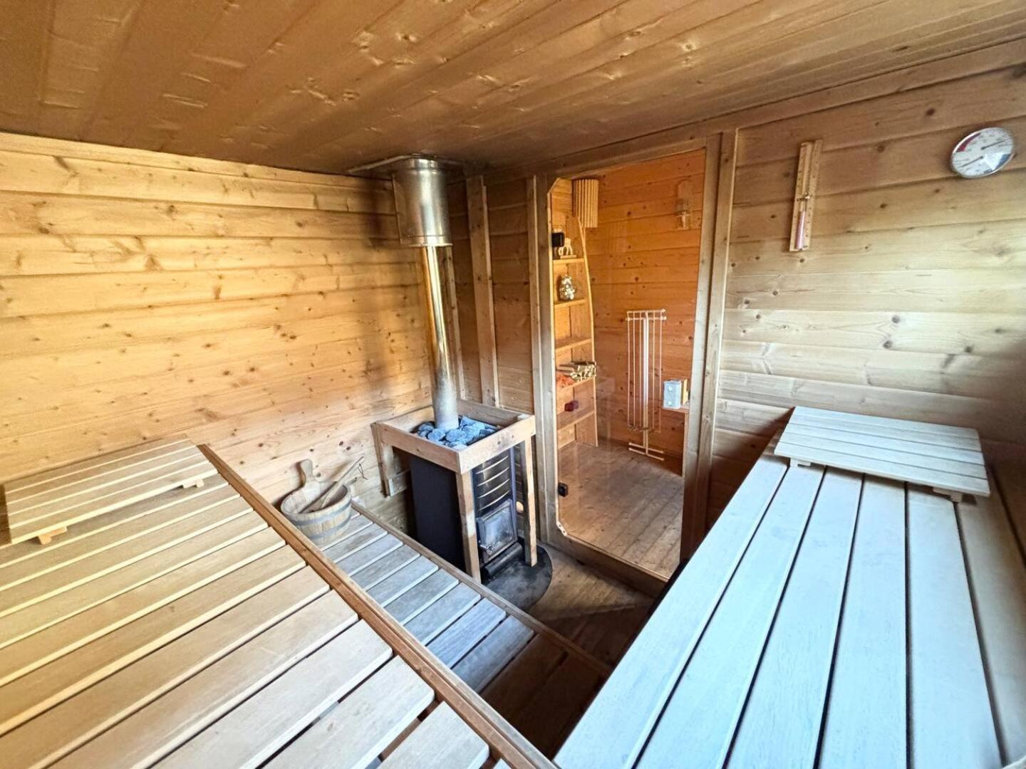 Bed And Breakfast Heerenveen Centrum Met Prive Sauna En Jacuzzi Exterior photo