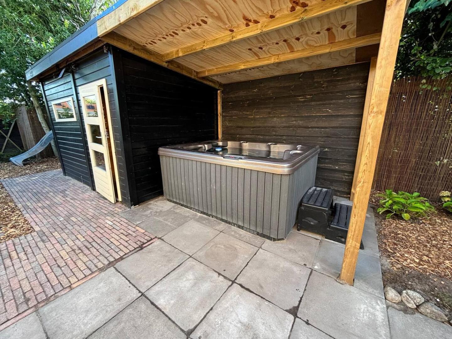 Bed And Breakfast Heerenveen Centrum Met Prive Sauna En Jacuzzi Exterior photo