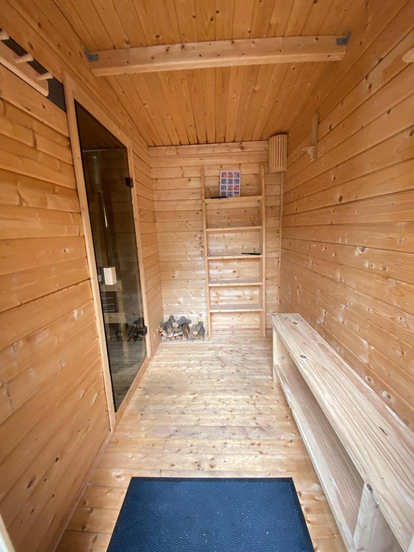 Bed And Breakfast Heerenveen Centrum Met Prive Sauna En Jacuzzi Exterior photo